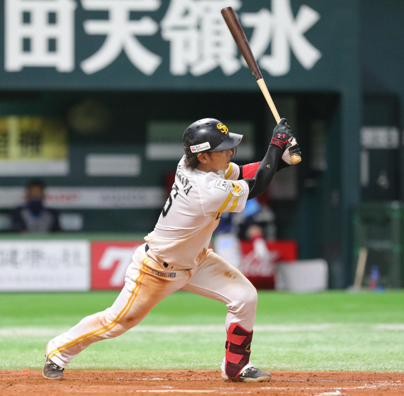 ソフトバンク対西武　3回裏ソフトバンク2死二塁、今宮は左前に先制適時打を放つ（撮影・梅根麻紀）