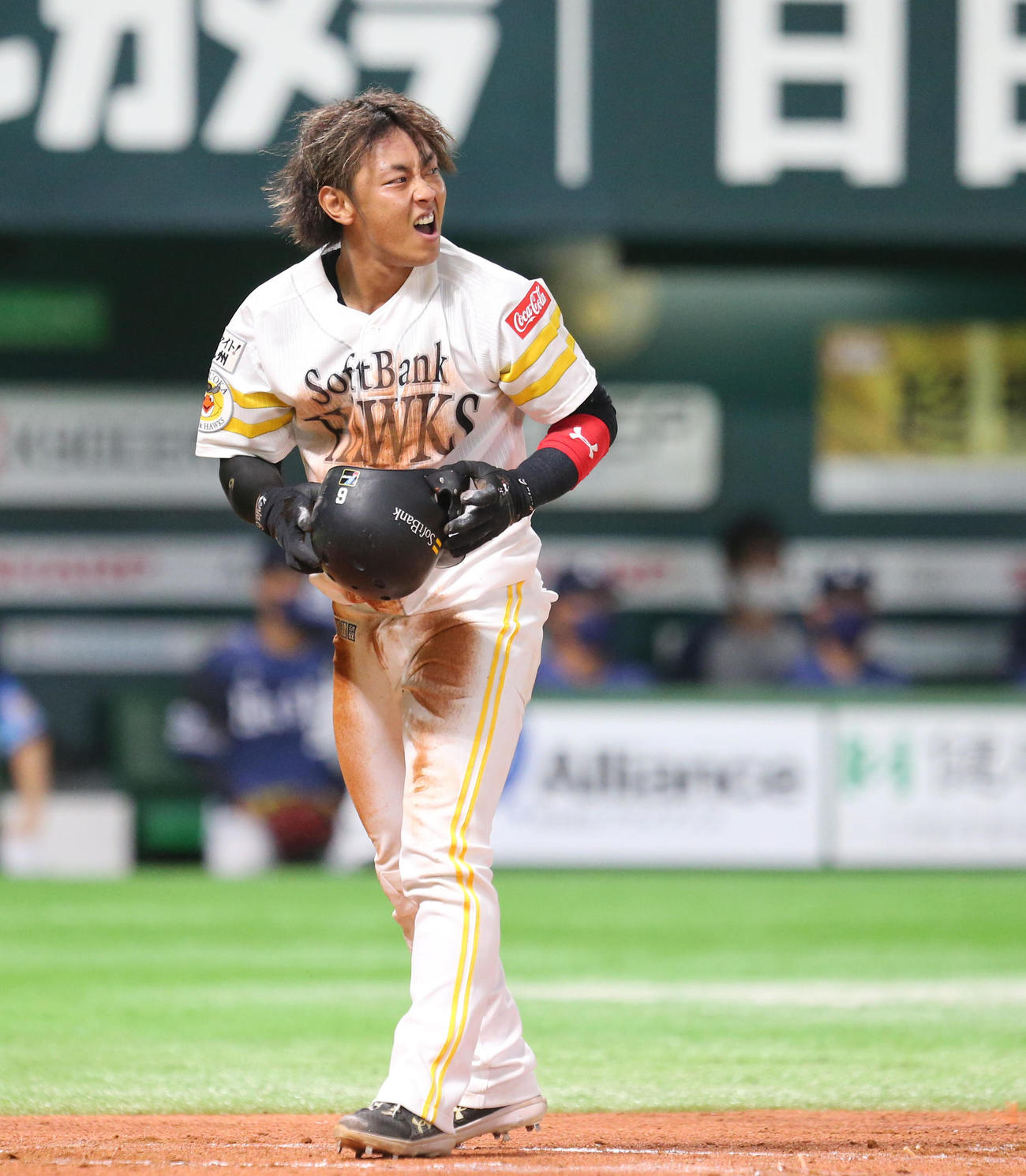 ソフトバンク対西武　1回裏ソフトバンク1死二塁、柳田悠岐の右越え二塁打で二塁走者の今宮健太は生還を試みるが惜しくもアウト、悔しそうな表情（撮影・梅根麻紀）