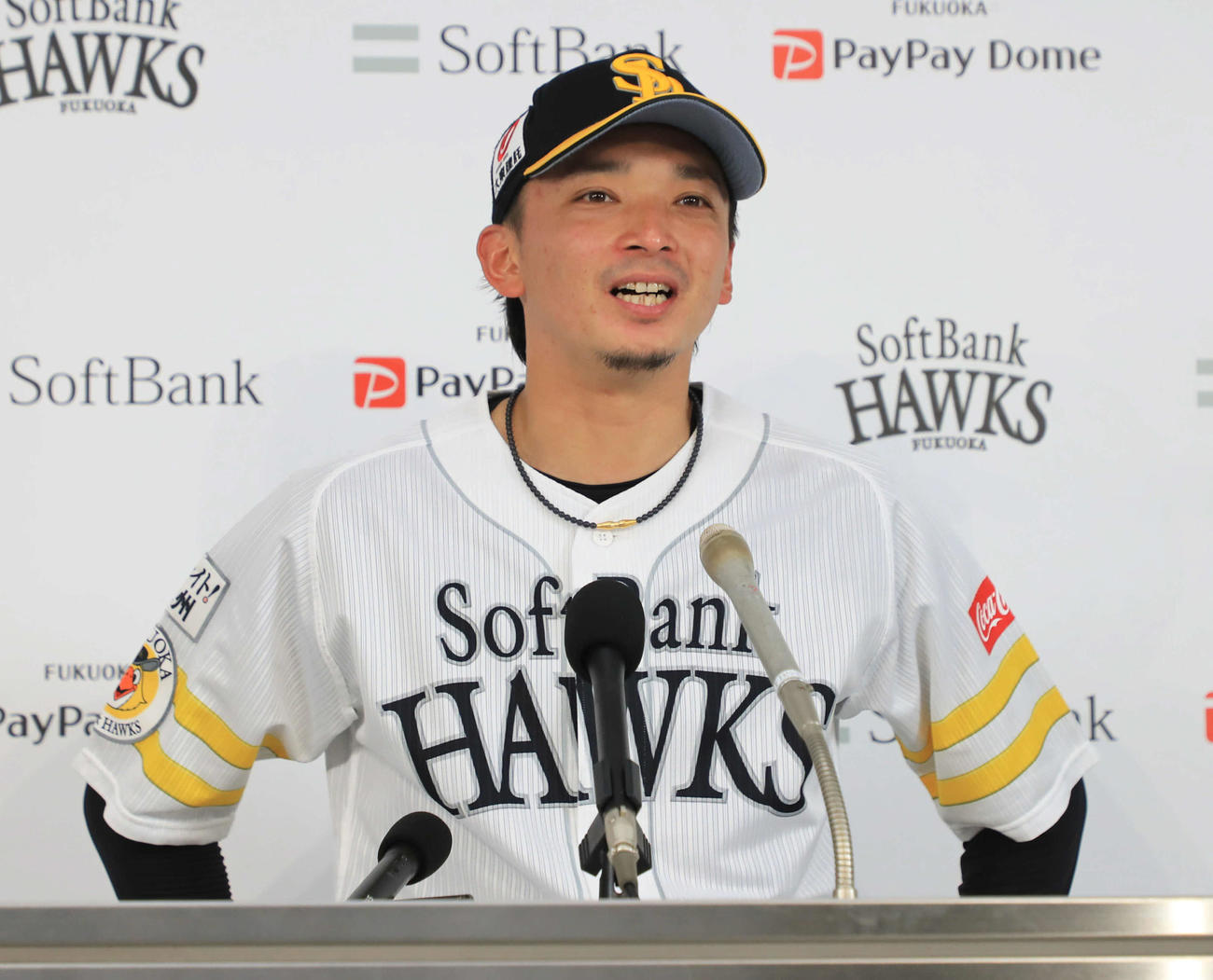 ソフトバンク対西武　ノーヒットノーランを達成し、試合後に会見を行う東浜（撮影・岩下翔太）