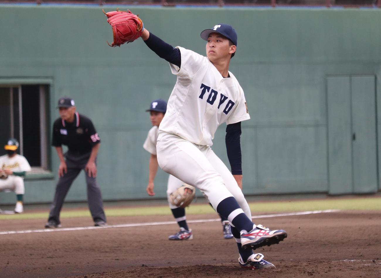 東洋大対専大　東洋大先発左腕の細野晴希投手（撮影・阿部泰斉）