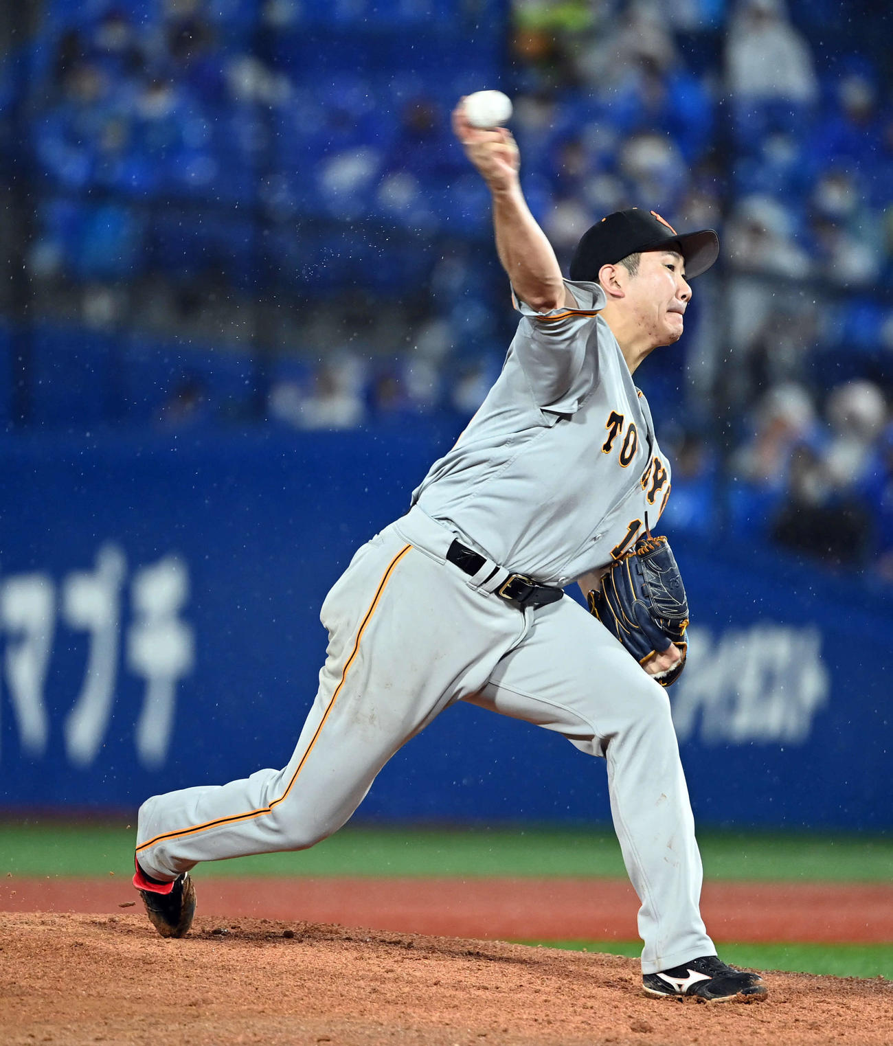 DeNA対巨人　力投する巨人菅野（撮影・たえ見朱実）