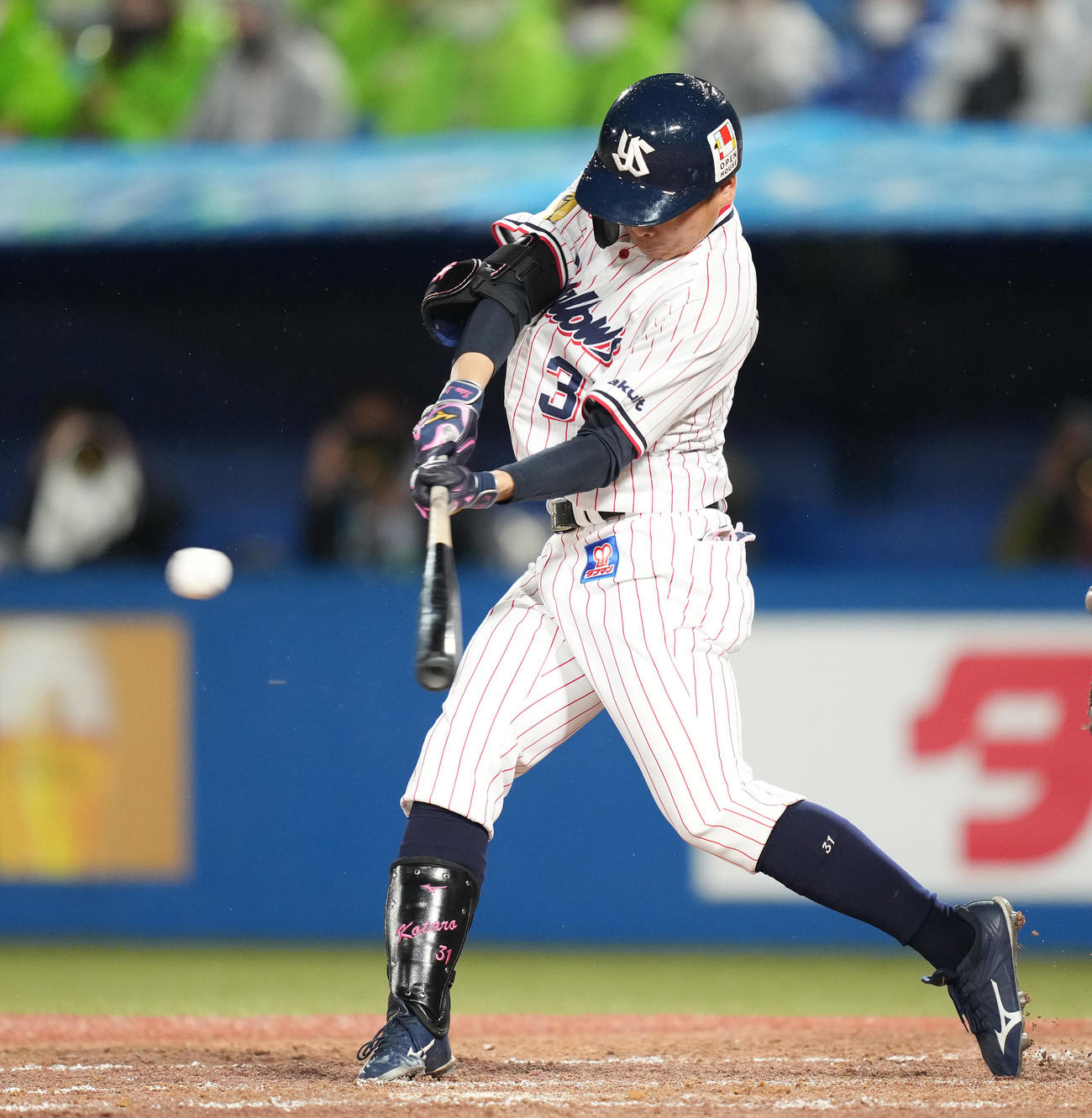 ヤクルト対中日　7回裏ヤクル1死二塁、左前打を放つ山崎（撮影・鈴木みどり）