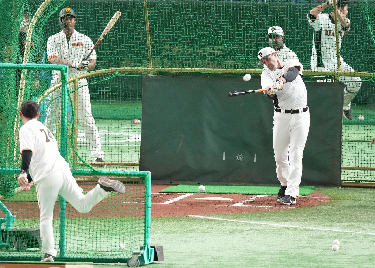 巨人対中日　打撃練習する巨人シューメーカー（撮影・鈴木みどり）