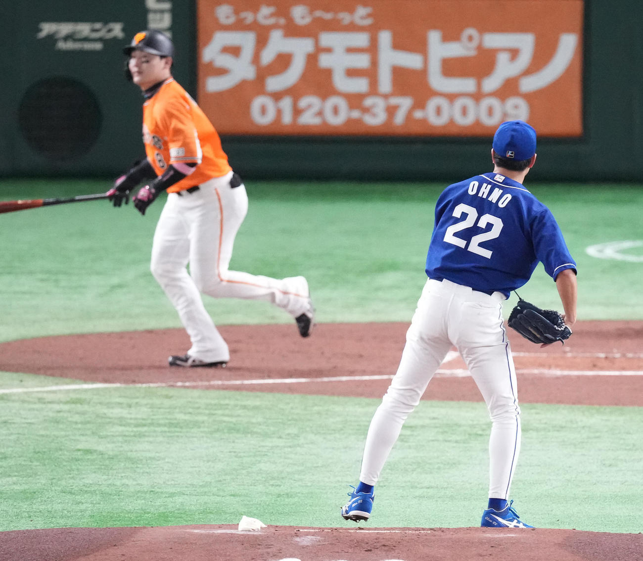 巨人対中日　1回裏巨人無死、丸に右越えへの先頭打者本塁打を浴びる大野雄（撮影・鈴木みどり）