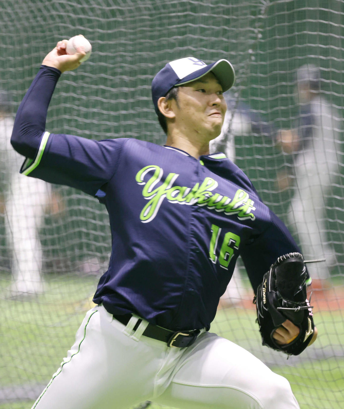 広島対ヤクルト　キャッチボールをするヤクルト原樹理（撮影・加藤孝規）
