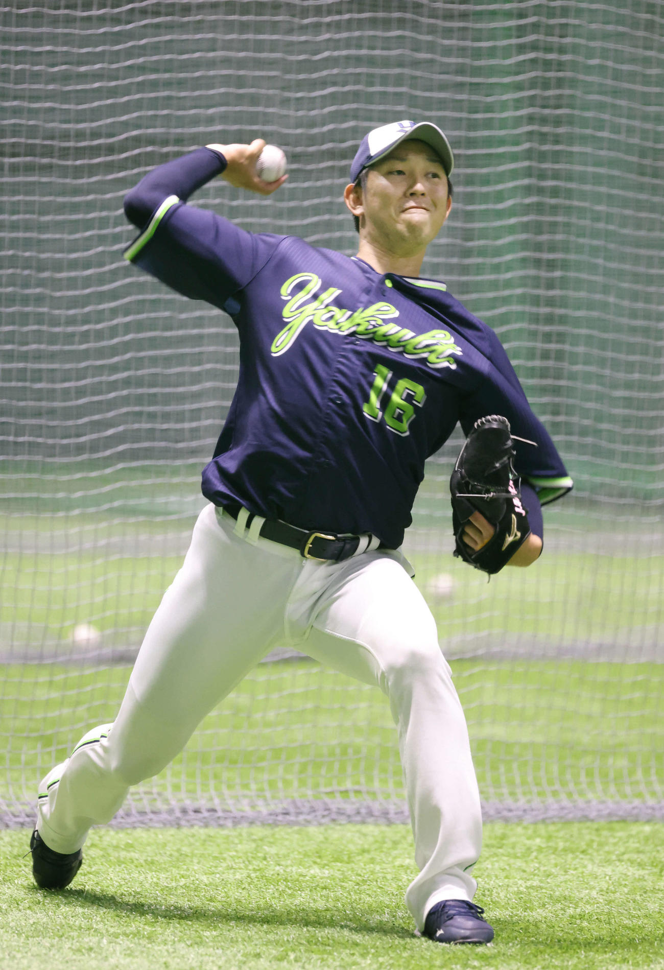広島対ヤクルト　キャッチボールをするヤクルト原樹理（撮影・加藤孝規）