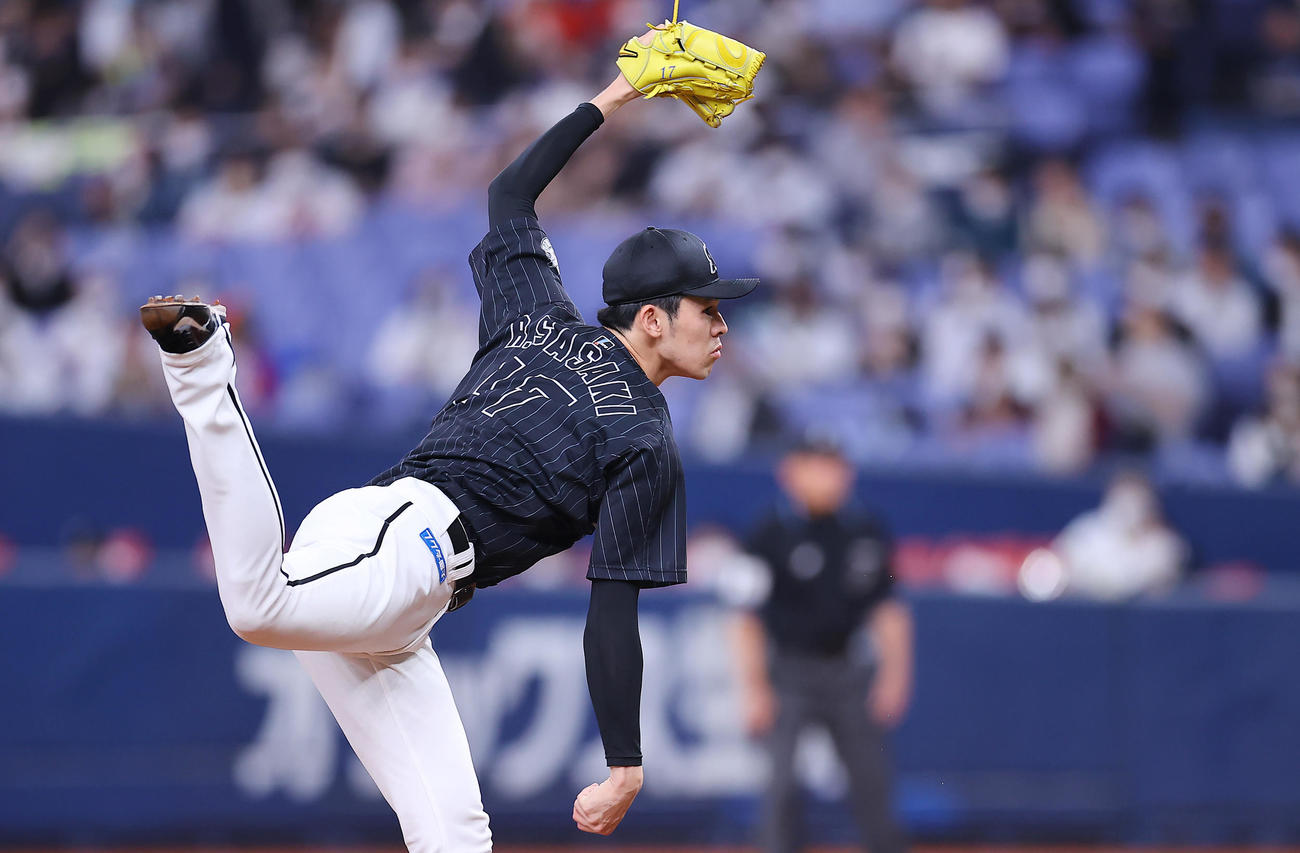 オリックス対ロッテ　力投するロッテ先発の佐々木朗（撮影・垰建太）