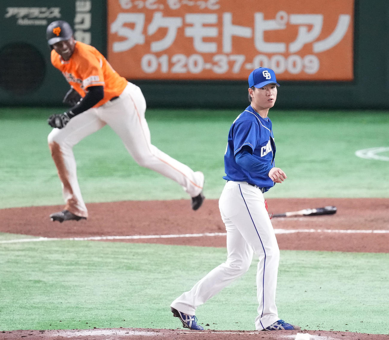 巨人対中日　7回裏巨人2死一、三塁、ポランコに左前適時打を浴びる清水（撮影・鈴木みどり）