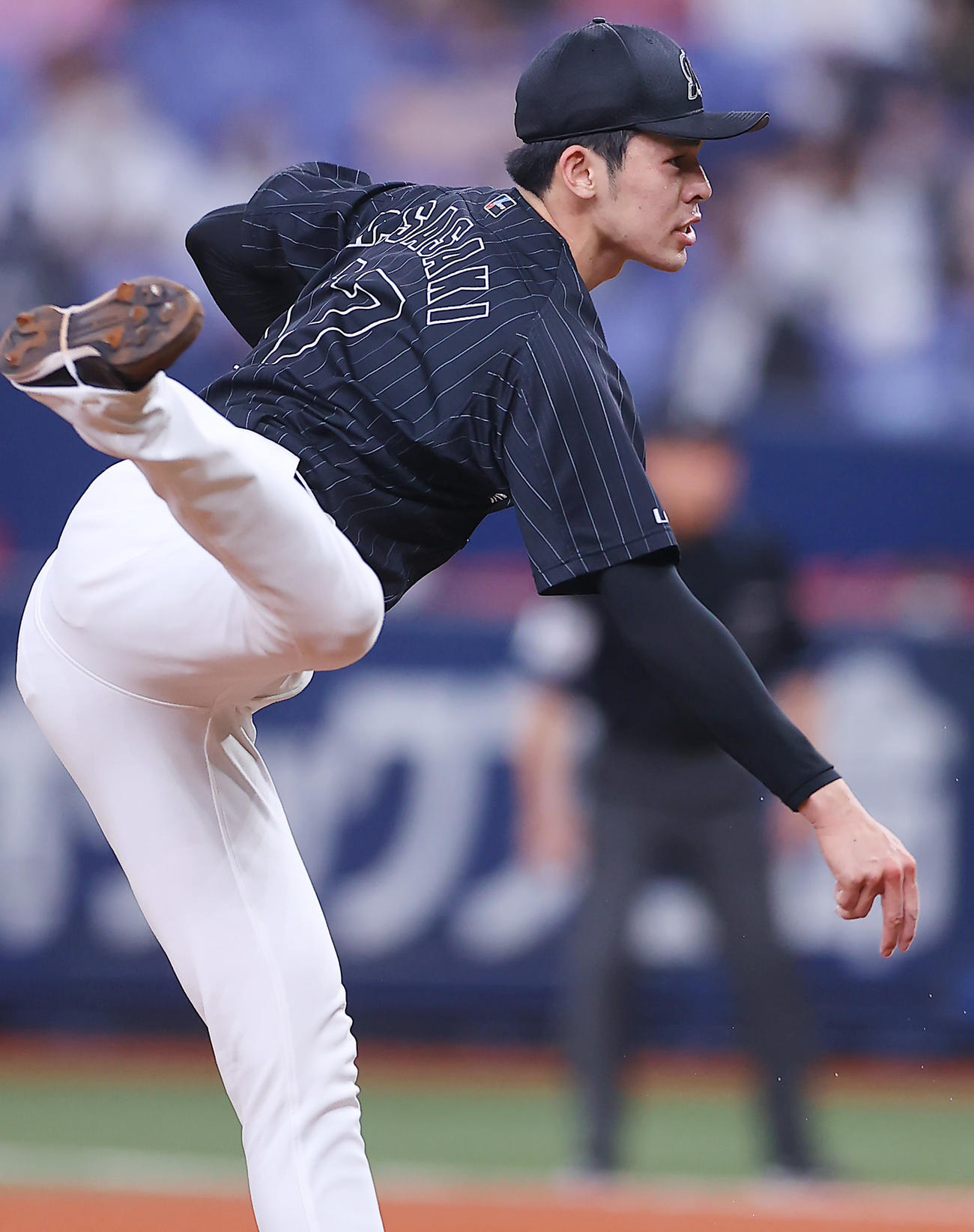 オリックス対ロッテ　力投するロッテ先発の佐々木朗（撮影・垰建太）