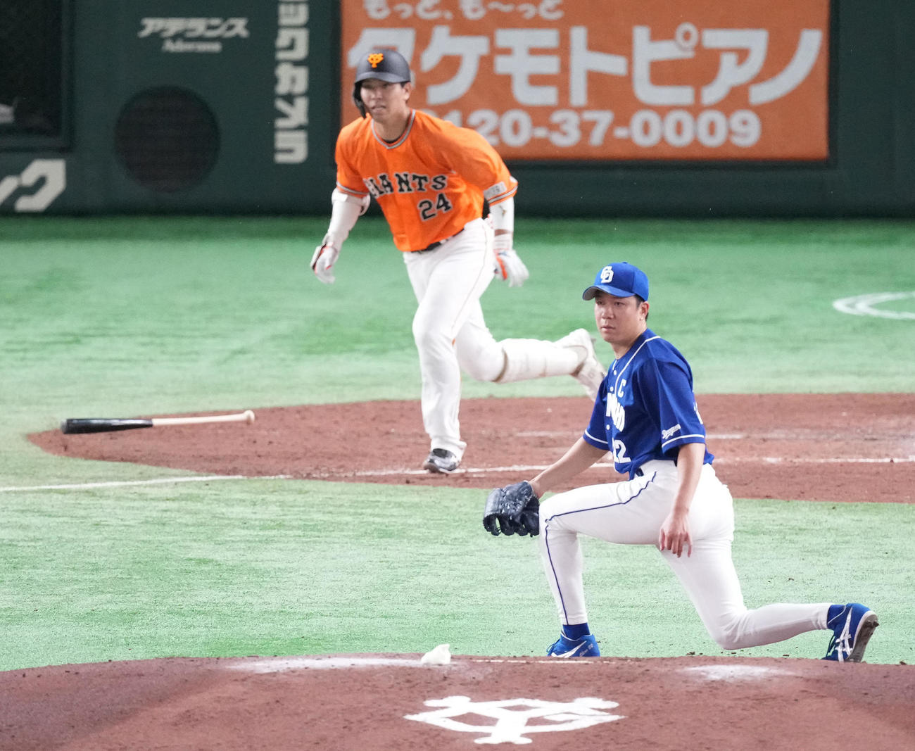 4回裏巨人1死二、三塁、大城の二ゴロの間に勝ち越しを許す大野雄大（撮影・鈴木みどり）