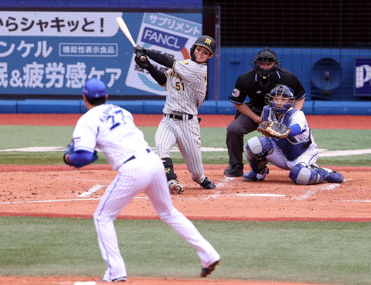 DeNA対阪神　3回表阪神無死二塁、2点本塁打を放つ中野。投手上茶谷（撮影・狩俣裕三）