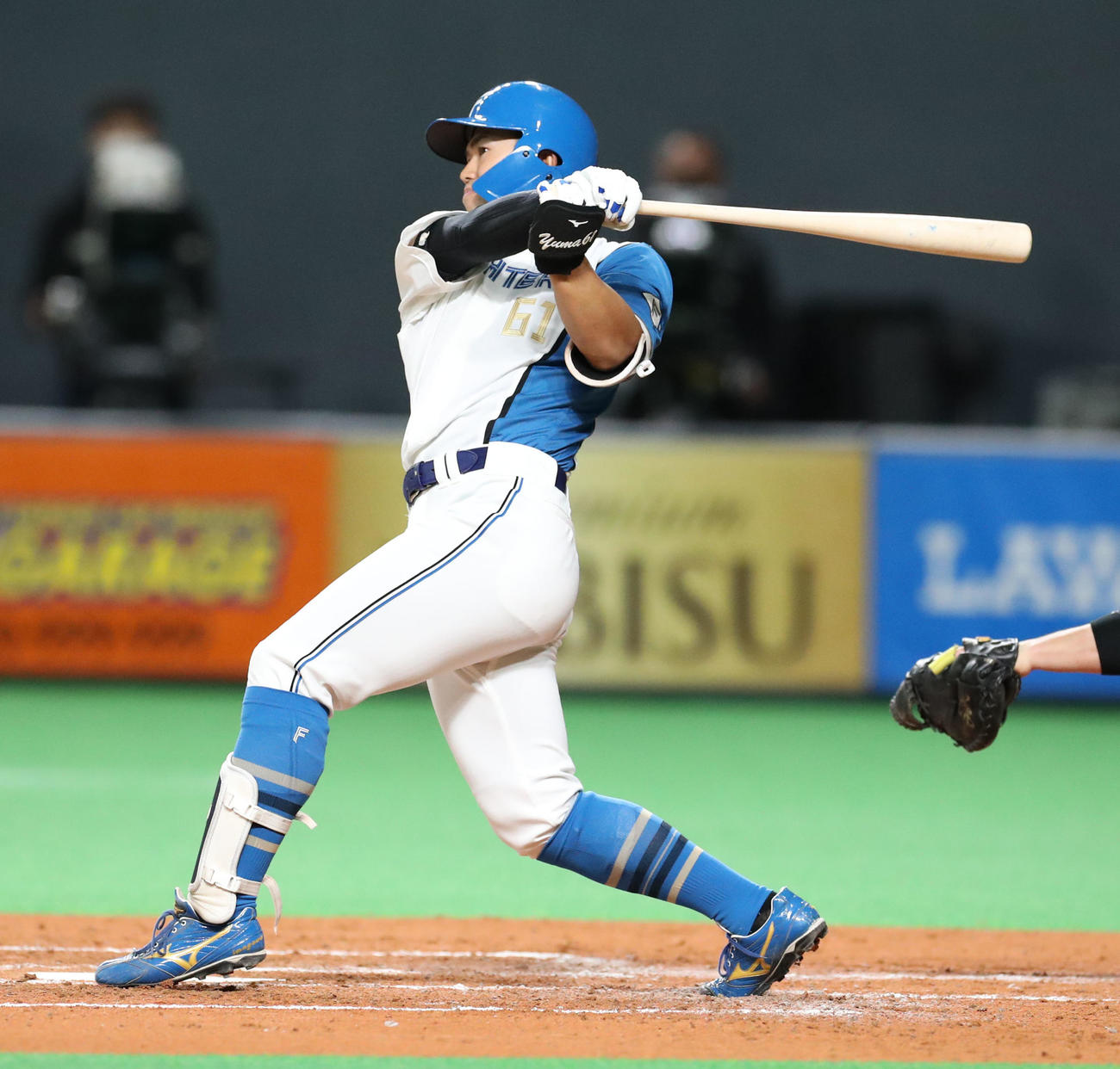 日本ハム対ソフトバンク　3回裏日本ハム2死一、二塁、今川優馬は先制となる適時二塁打を放つ（撮影・佐藤翔太）