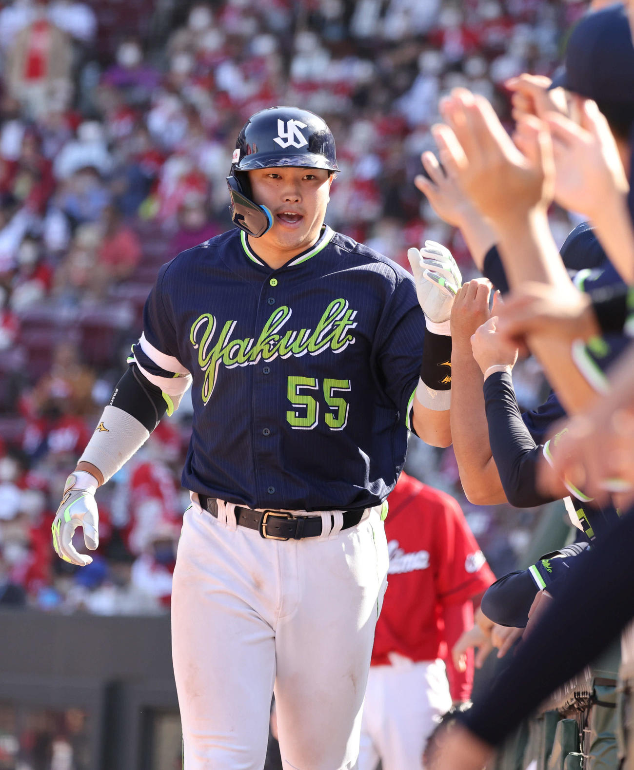広島対ヤクルト　6回表ヤクルト無死、村上は同点左越え本塁打を放つ（撮影・加藤孝規）
