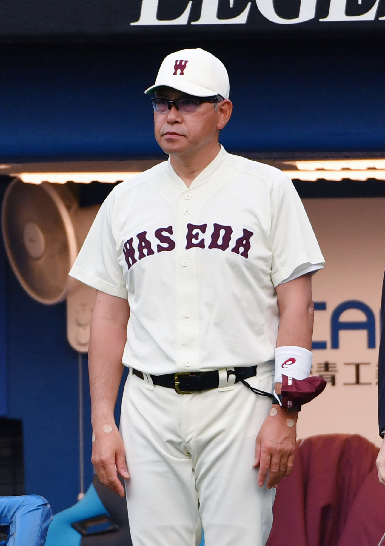 立大対早大　立大に敗れる早大・小宮山監督（撮影・柴田隆二）