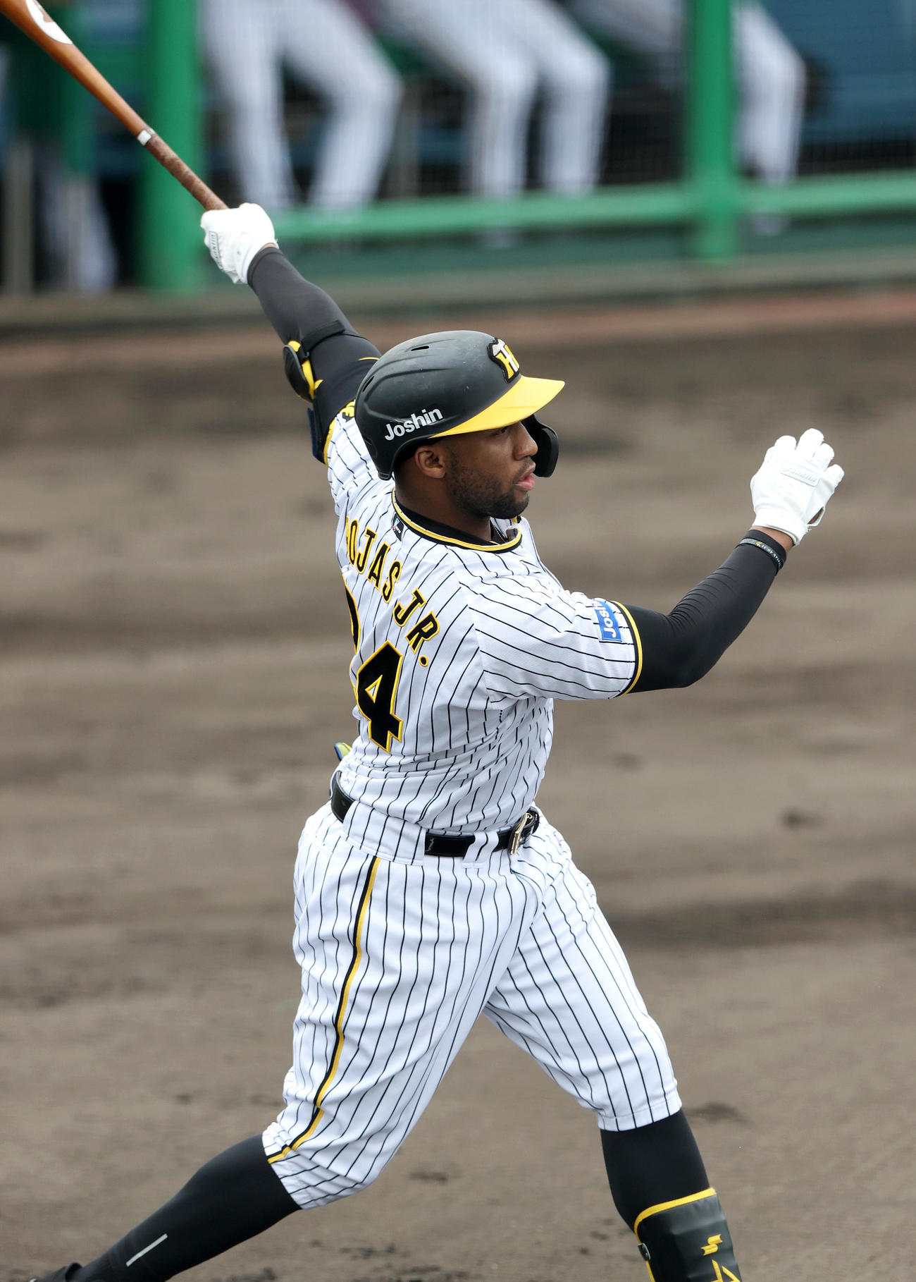 ウエスタン・リーグ　阪神対ソフトバンク　1回裏阪神1死一塁、ロハス・ジュニアは中越え二塁打を放つ（撮影・上山淳一）