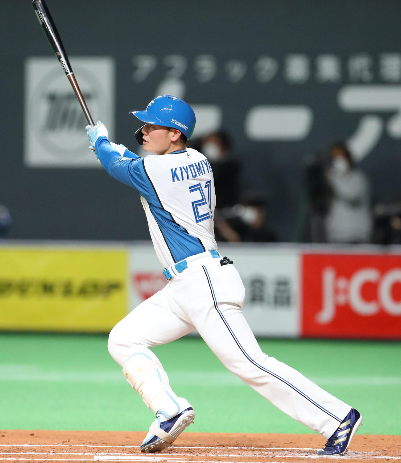 日本ハム対ソフトバンク　1回裏日本ハム2死、清宮は三塁打を放つ（撮影・佐藤翔太）