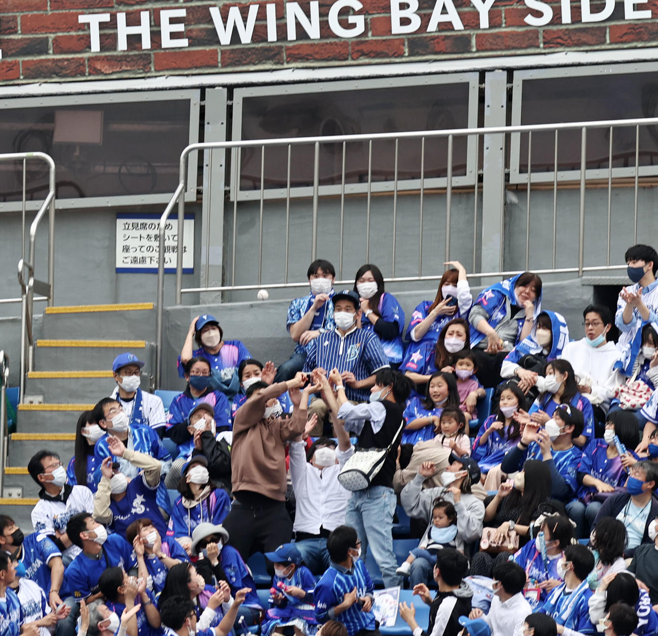 DeNA対阪神　3回表阪神1死、佐藤輝の右越え本塁打着弾地（撮影・加藤哉）