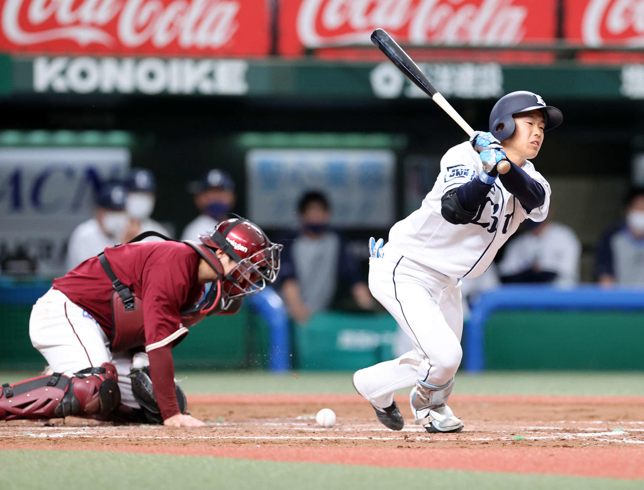 西武対楽天　7回裏西武2死満塁、滝沢は空振り三振に倒れる（撮影・浅見桂子）
