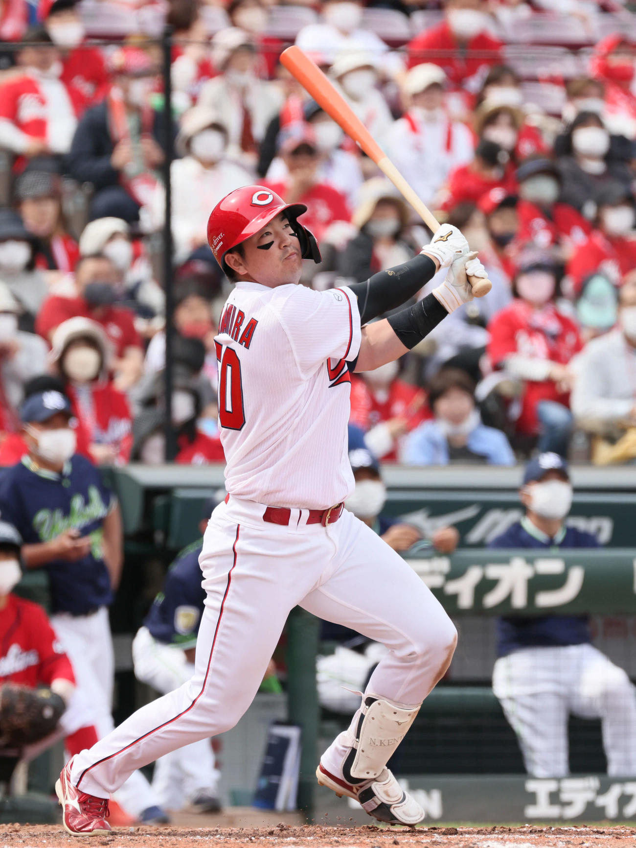 広島対ヤクルト　5回裏無死一塁、中村健は同点の右越え2点本塁打を放つ（撮影・加藤孝規）