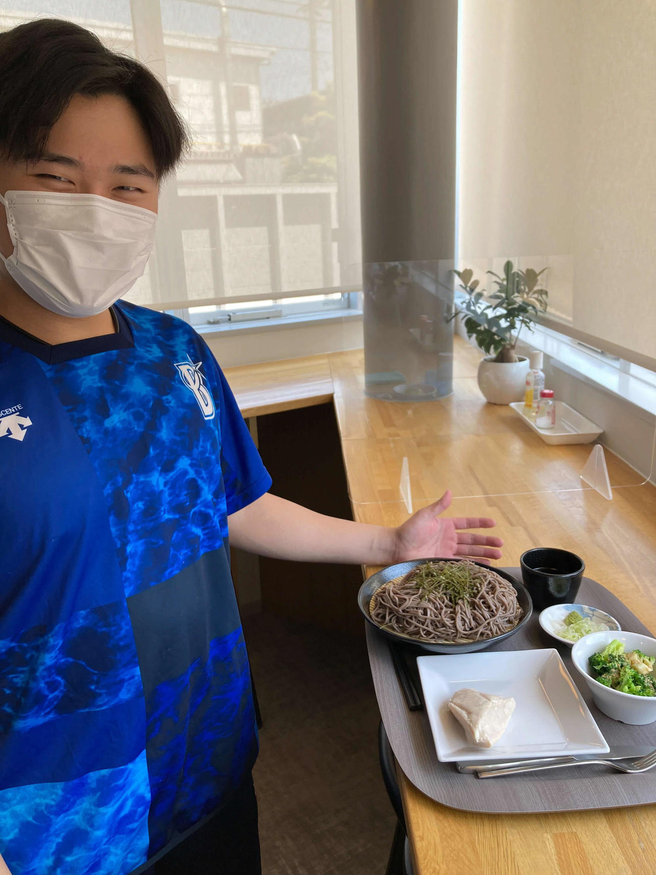 ファンの間で「寮飯の大ちゃん」で有名なDeNA加藤のランチを突撃（球団提供）