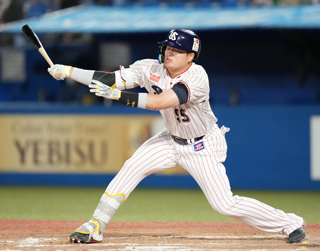 11日中日戦の9回2死、空振り三振に倒れるヤクルト村上宗隆
