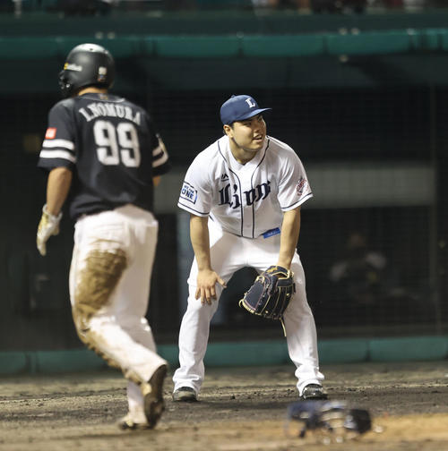 西武対ソフトバンク　9回表ソフトバンク無死一、二塁、柳田悠岐に右前同点適時打を浴びた平良海馬はがっくり（撮影・梅根麻紀）