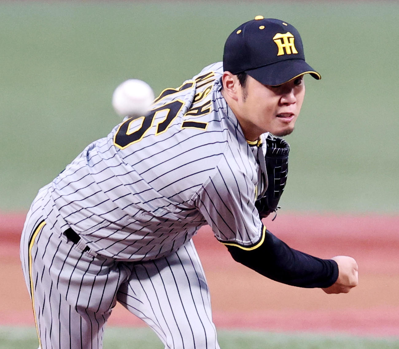 ヤクルト対阪神　力投する阪神先発の西勇（撮影・加藤哉）