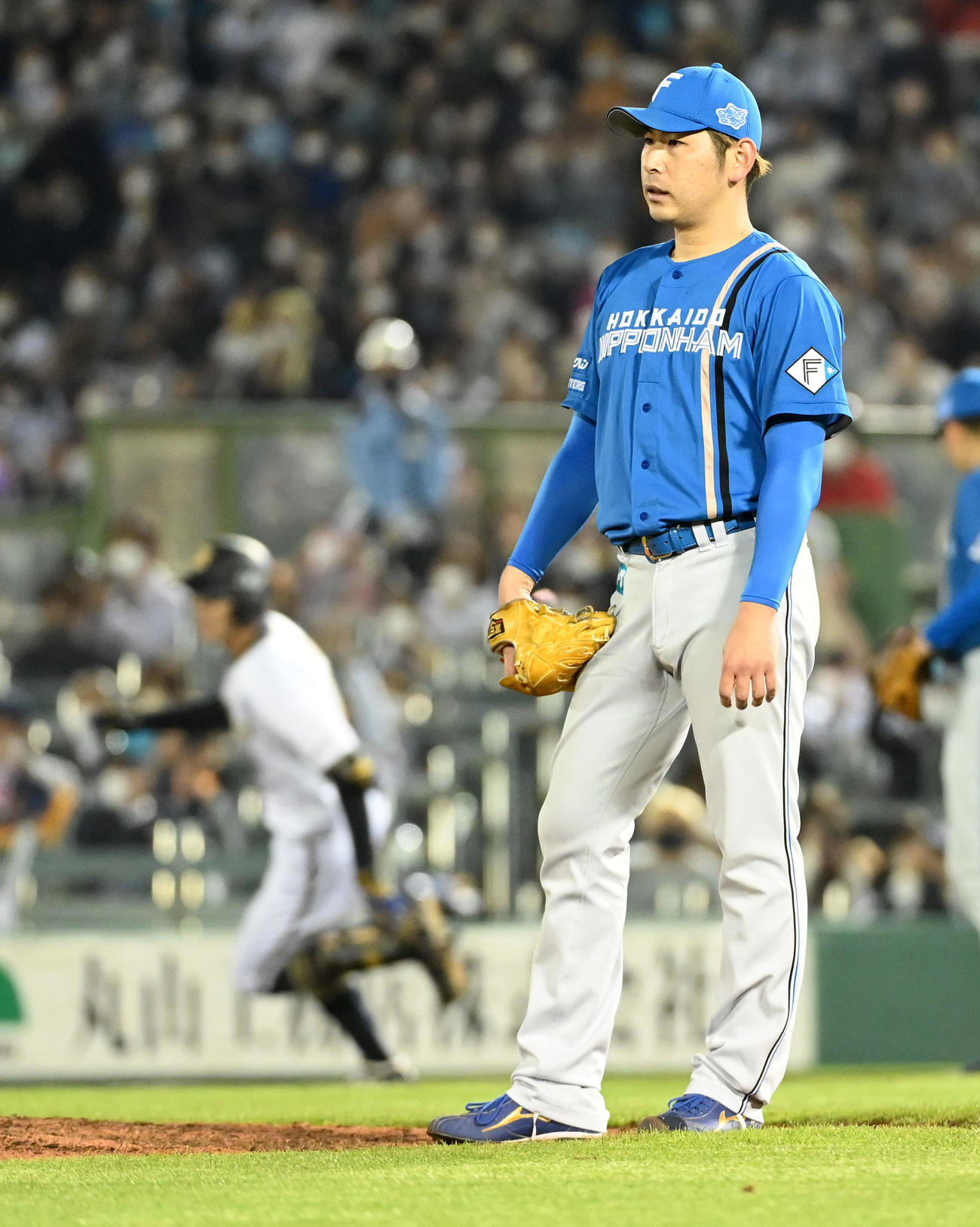 オリックス対日本ハム　7回裏2死三塁、代打佐野皓に左翼への適時二塁打を許す加藤（撮影・前岡正明）