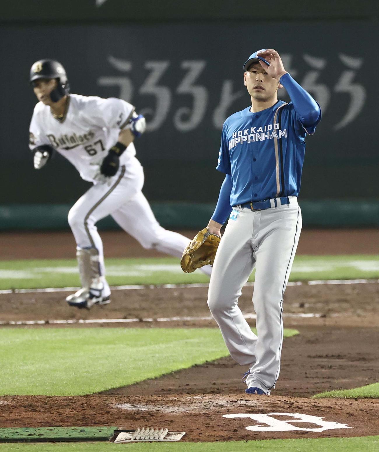 オリックス対日本ハム　7回裏オリックス1死二塁、加藤は中川圭に中越えの先制適時三塁打許す（撮影・上田博志）