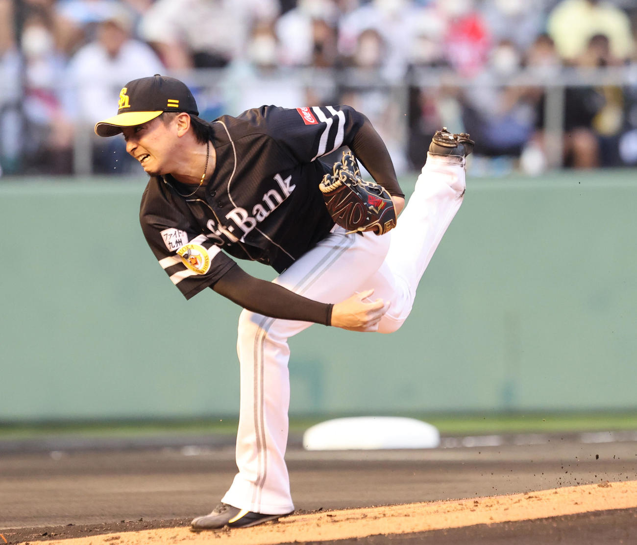 西武対ソフトバンク　力投するソフトバンク先発の東浜（撮影・梅根麻紀）