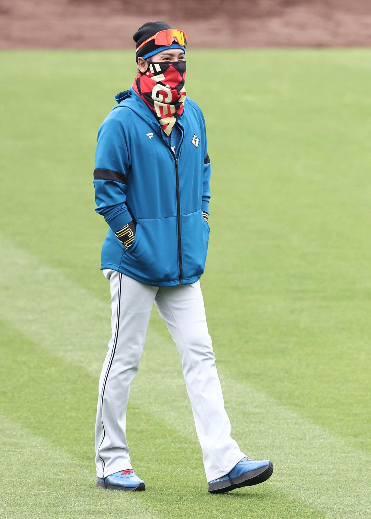 オリックス対日本ハム　選手を見守る新庄監督（撮影・上田博志）