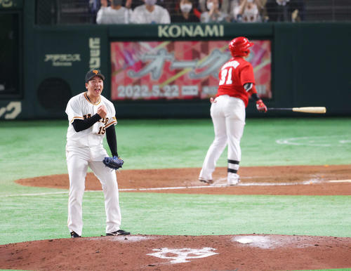 巨人対広島　最終打者の坂倉を三振に抑え、広島に勝利しガッツポーズする大勢（撮影・河田真司）
