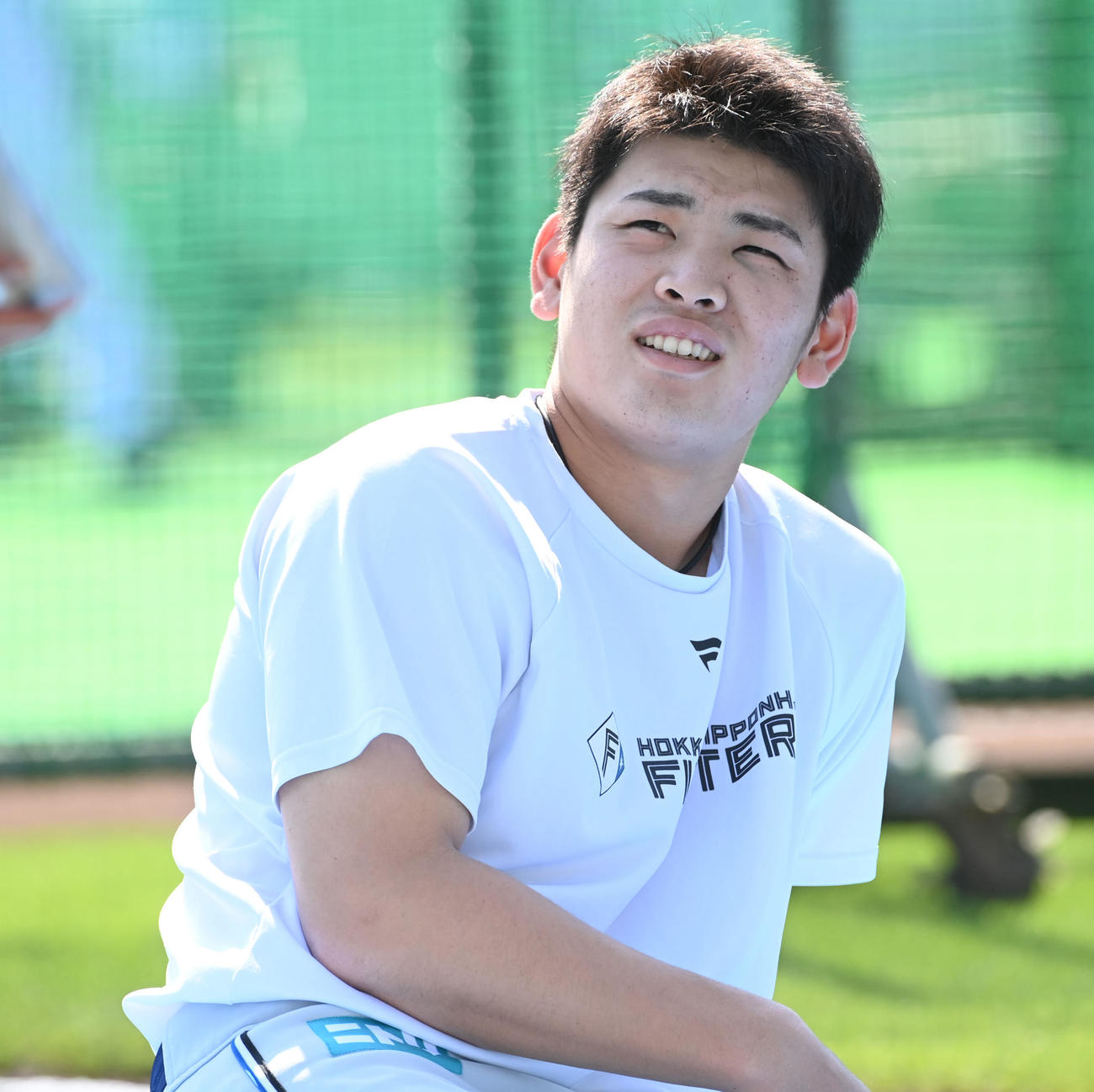 オリックス対日本ハム　練習で笑顔を見せる日本ハム野村（撮影・前岡正明）