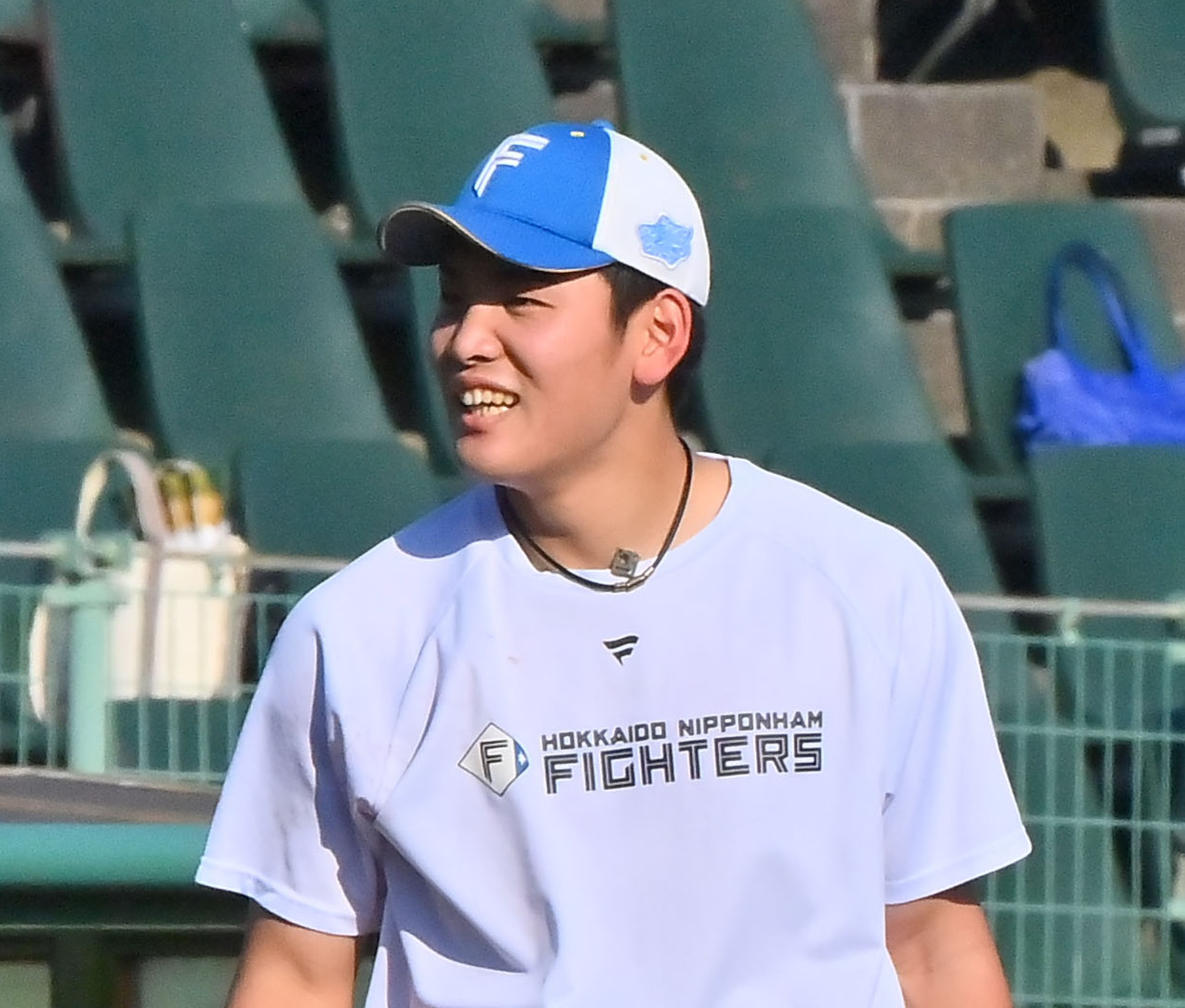 頭部死球から一夜明け、元気に練習に参加する日本ハム野村（撮影・和賀正仁）