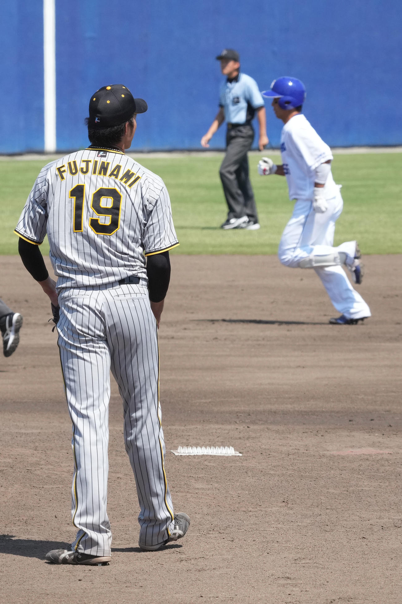 ウエスタンリーグ中日対阪神　4回裏中日無死、福田に左越え本塁打を打たれた藤浪（撮影・森本幸一）