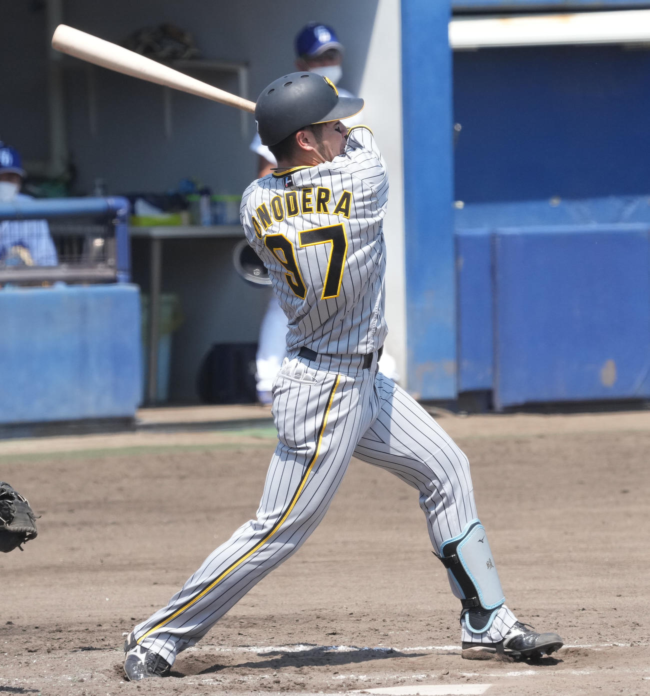 ウエスタンリーグ中日対阪神　3回表阪神2死二塁、左前適時打を放つ小野寺（撮影・森本幸一）