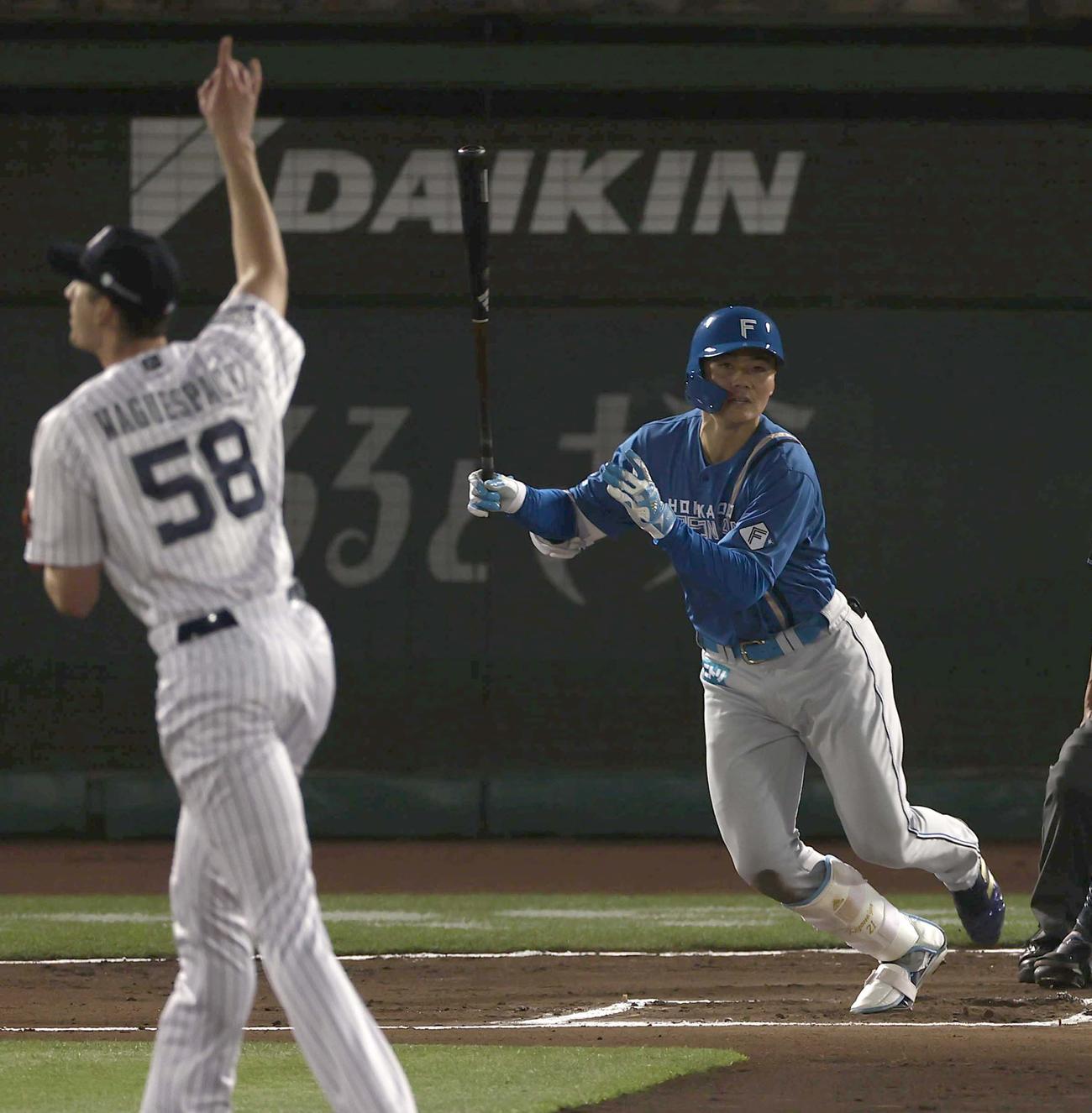 オリックス対日本ハム　6回表日本ハム無死二塁、清宮は中前適時打を放つ（撮影・上田博志）