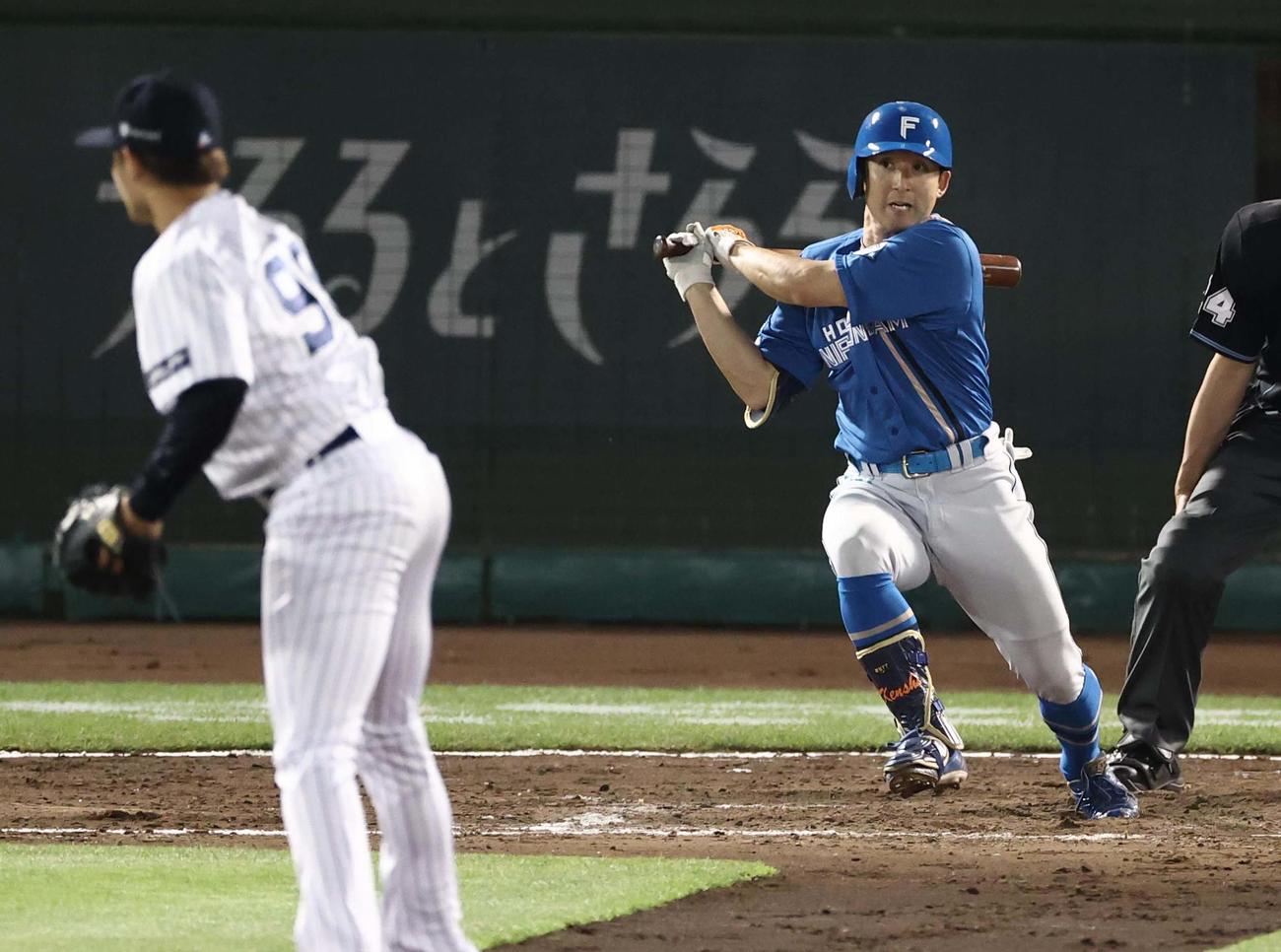 オリックス対日本ハム　8回表無死一塁、右前安打を放つ杉谷（撮影・上田博志）