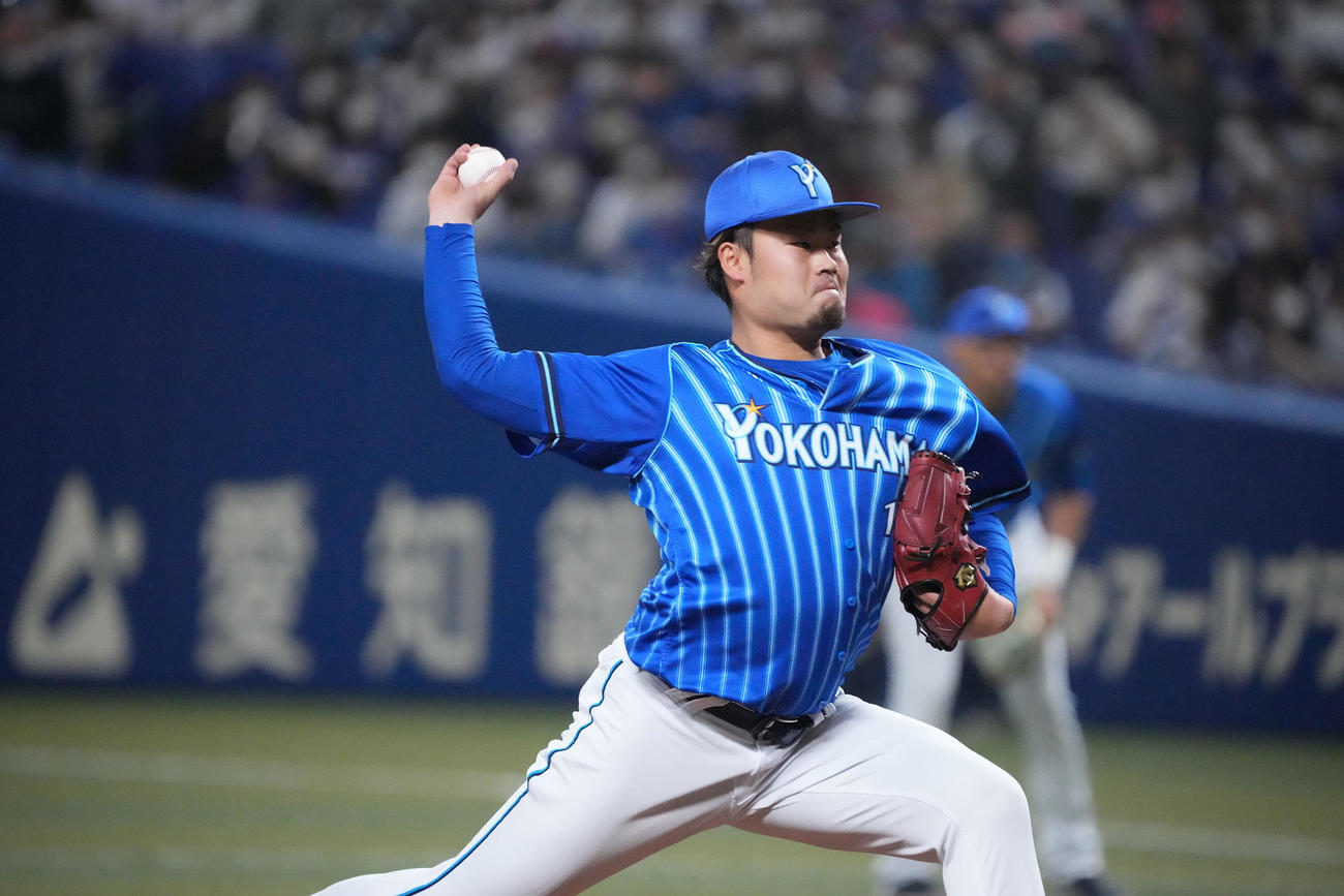 中日対DeNA 7回裏、DeNA4番手で登板する伊勢（撮影・森本幸一）