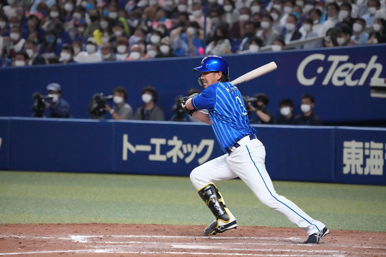 中日対DeNA 7回表DeNA2死満塁、遊適時安打を放つ藤田（撮影・森本幸一）