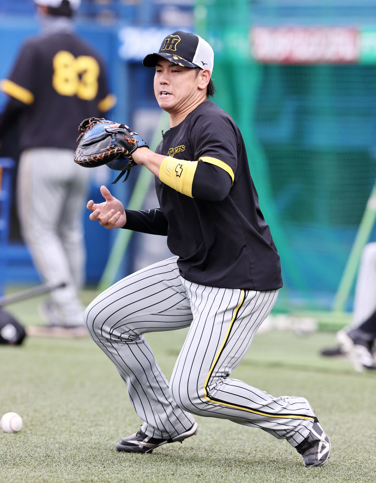 練習を行う阪神梅野（2022年5月17日撮影）