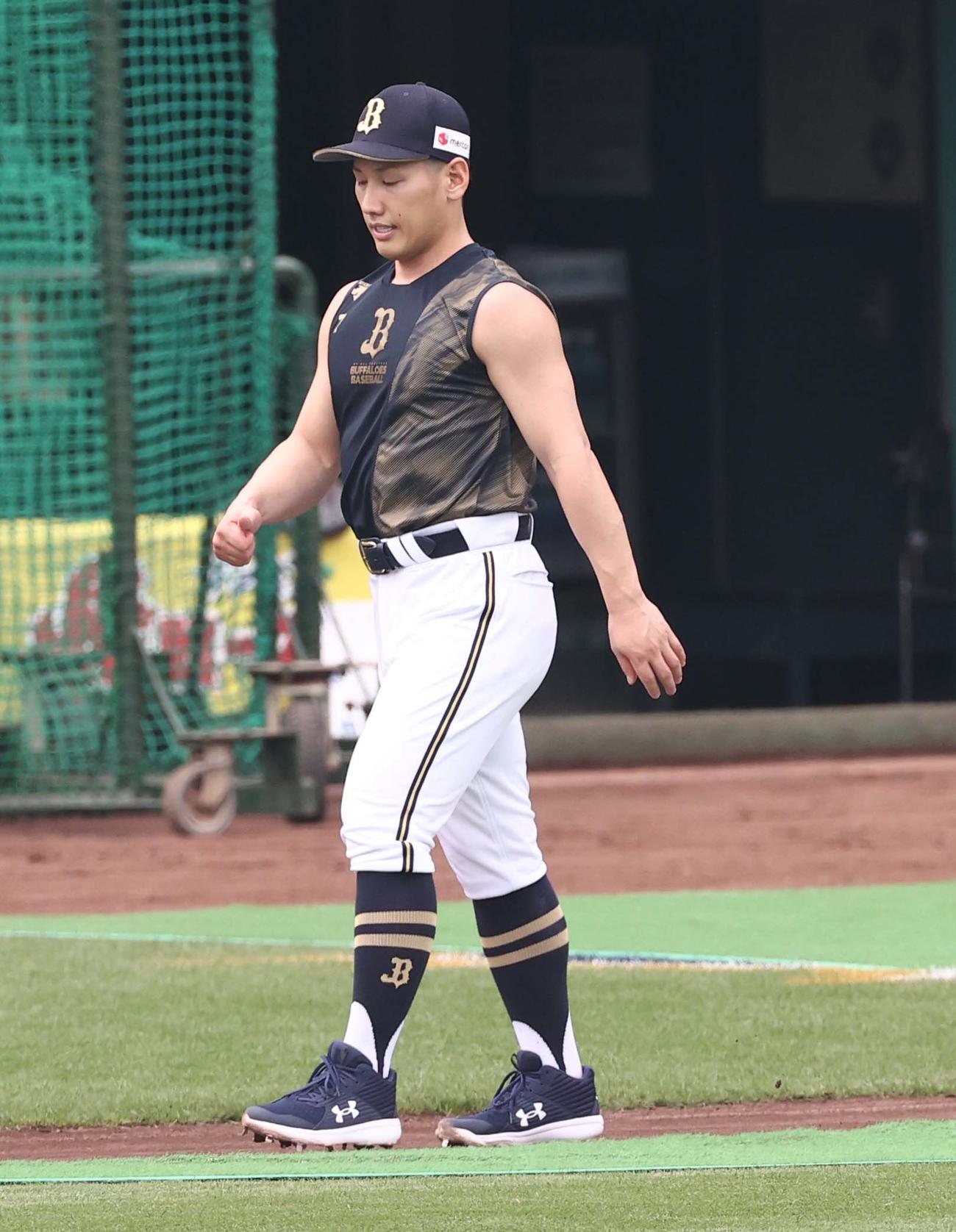 17日、試合前練習での吉田正尚