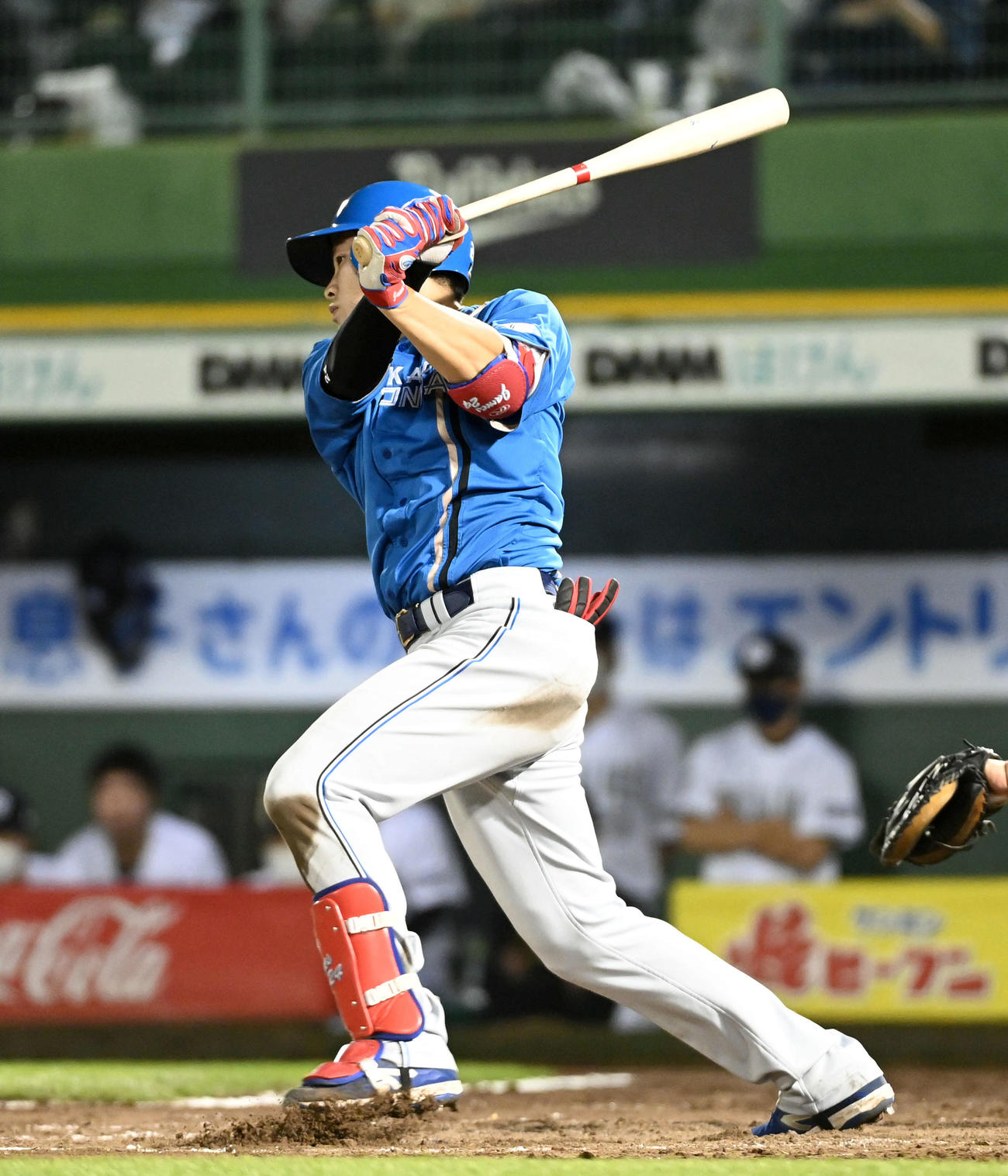 オリックス対日本ハム　7回表日本ハム1死一、二塁、野村は中前適時打を放つ（撮影・前岡正明）