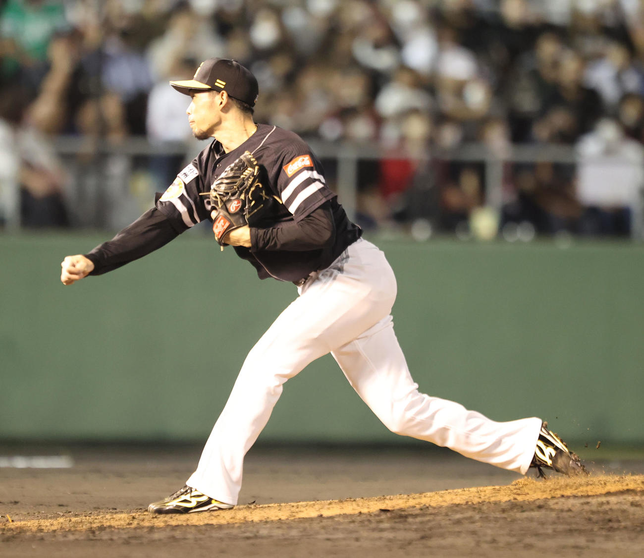 西武対ソフトバンク　8回に登板した又吉（撮影・梅根麻紀）