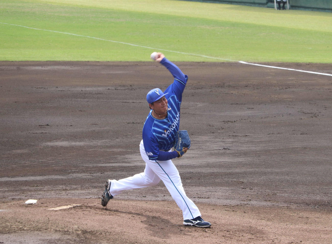 イースタン・リーグ巨人戦に先発したDeNA浜口（撮影・小早川宗一郎）