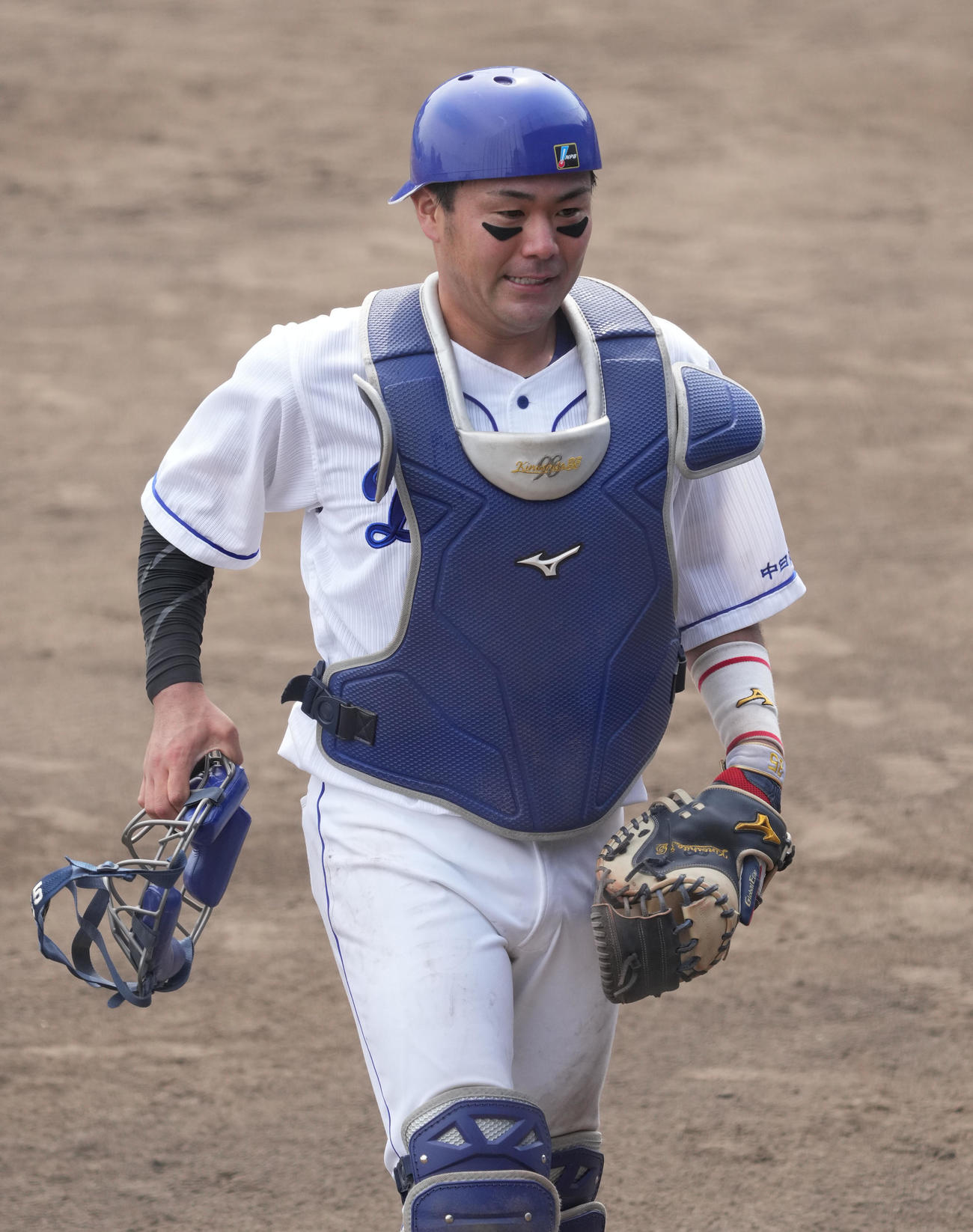ウエスタンリーグ中日対阪神　5回表阪神攻撃終了、ベンチへ戻る木下（撮影・森本幸一）