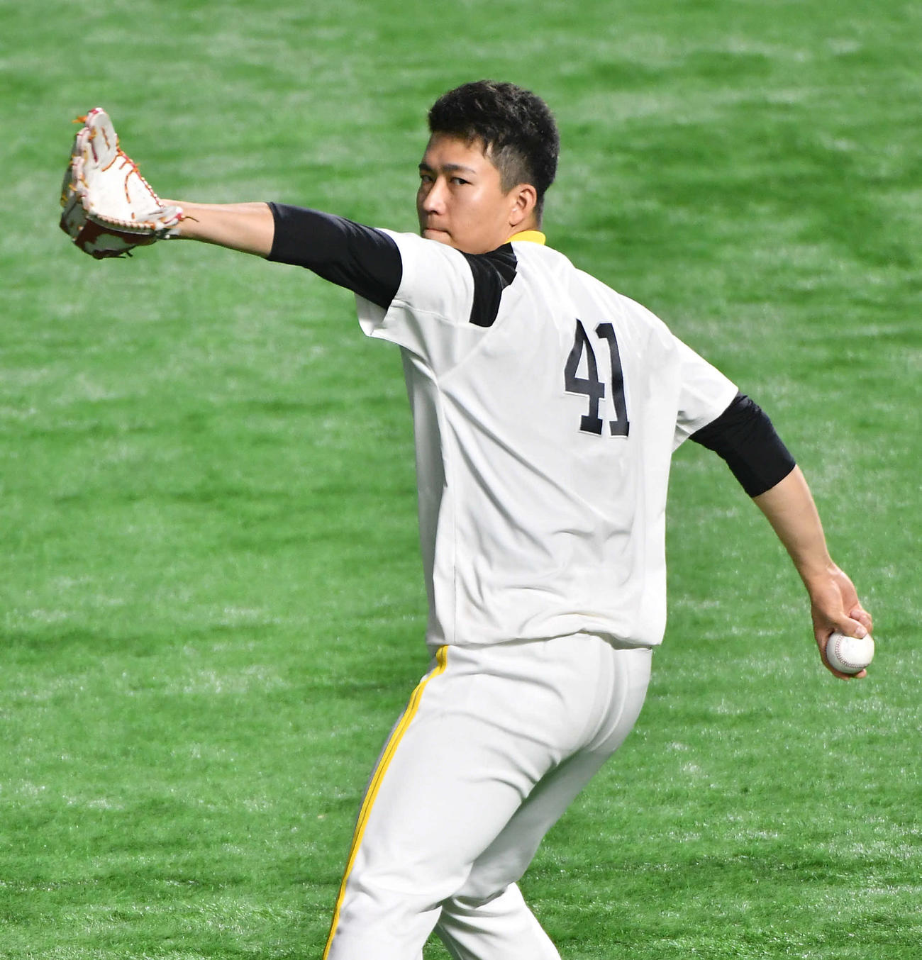 キャッチボールを行う千賀（撮影・岩下翔太）