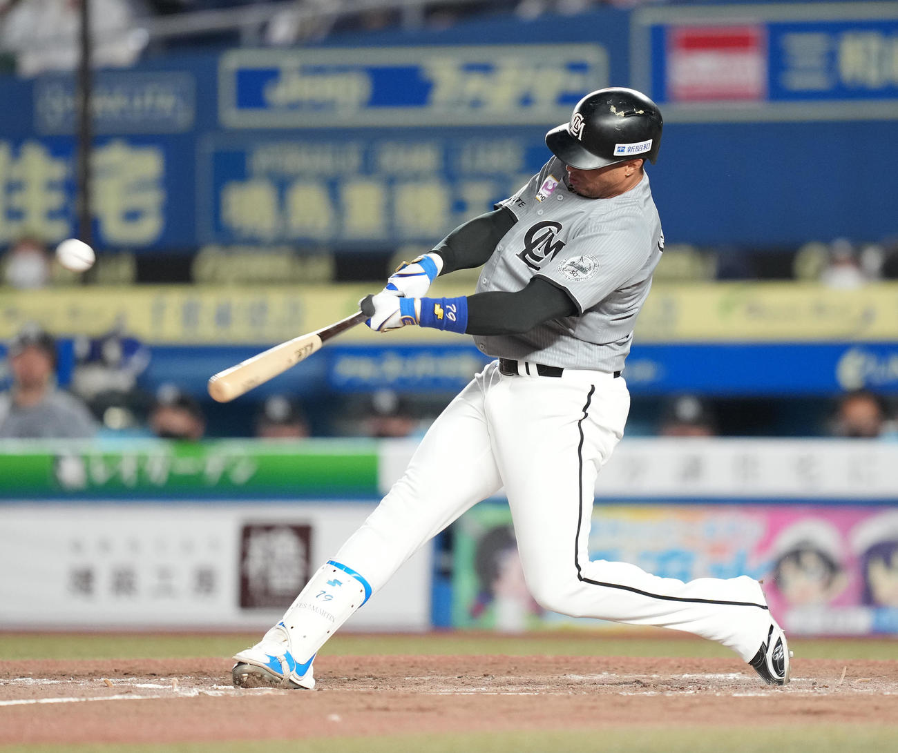 ロッテ対楽天　4回裏ロッテ1死、右越えソロ本塁打を放つマーティン（撮影・鈴木みどり）