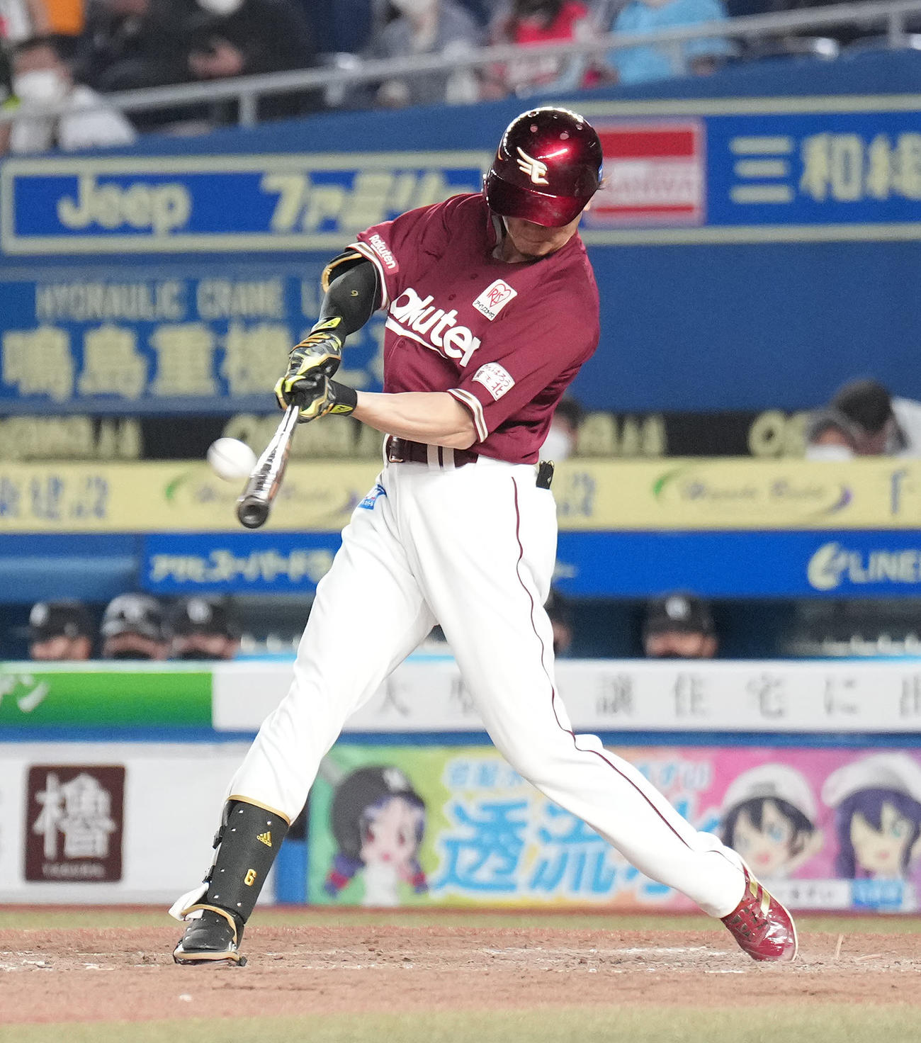 ロッテ対楽天　5回表楽天2死、右越えソロ本塁打を放つ西川（撮影・鈴木みどり）