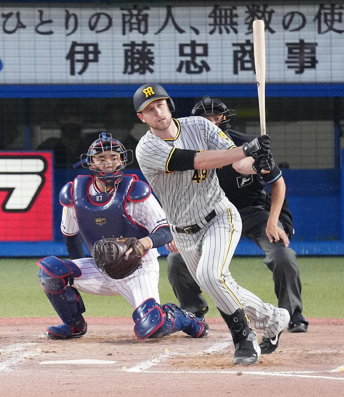 ヤクルト対阪神　3回表阪神無死、左前打を放つガンケル（撮影・菅敏）